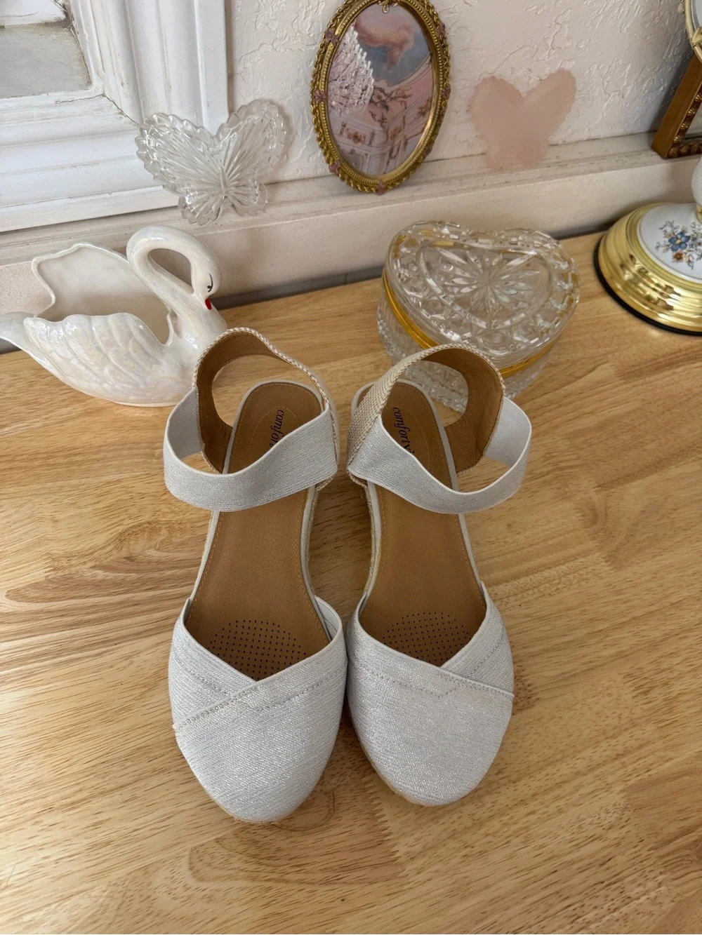 Comfortview shimmer espadrille wedge sandals size 9.5 stretchy comfort straps